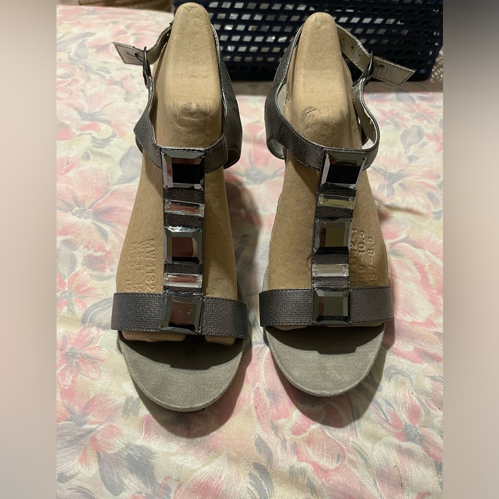NWOT Alia, size 11M, metallic-grey, dress, wedge-heeled, sandals, gem accents 🤩